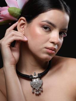 VENI - Brass Silver-Plated Choker Necklace