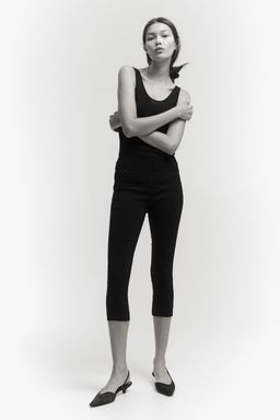 H&M - Women Black Capri Trousers