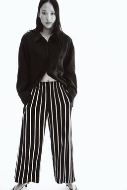 H&M - Women Black Cropped Pull-On Trousers