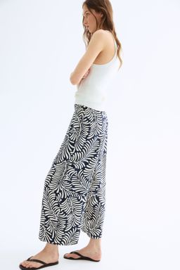 H&M - Women Blue Cropped Pull-On Trousers