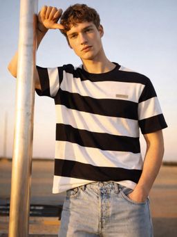 The Indian Garage Co - Men Relaxed Fit Colorblock Crew Neck Half Sleeves T-Shirt