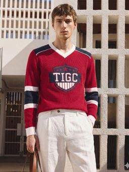 The Indian Garage Co - Men Red Slim Fit Graphic V-Neck Full Sleeves T-Shirt