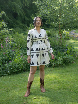 The Terra Tribe - Hawaii Black Shift Printed Mini Dress With Belt