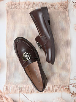 Ronnie Grey - Women Brown Solid Western Embellished Loafers