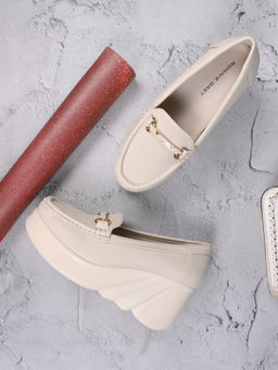Ronnie Grey - Women Off White Textured Wedge Loafers