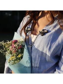 Label Pooja Rohra - Black The Royal Azure Bee Double Brooch