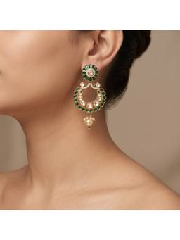 Shop Naymee - Emerald Green Uncut Polki Necklace Set with Maang Tikka