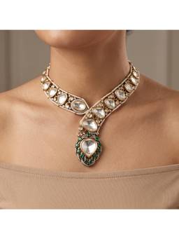 Shop Naymee - Green Emerald Bordered Uncut Polki Necklace Set with Maang Tikka