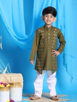Vastramay - Boys Green and White Kurta Pyjama (Set of 2)