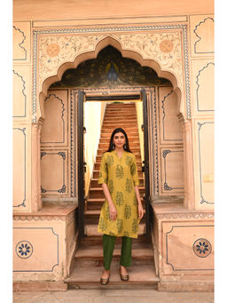 SAVI - Green Pure Cotton Foil Print Fancy Buttons Straight Kurta with Pant (Set of 2)