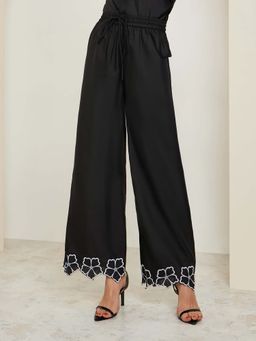 Styli - Women Black Wide Leg Embroidered Hem Detail Pants