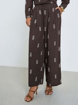 Styli - Women Front Pleat Bhutta Embroidered Pants