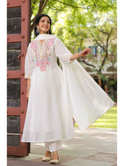 Scakhi - Off White Cotton Mulmul Yoke Embroidered Kurta Set(Set of 3)
