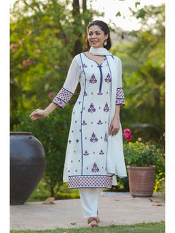 Scakhi - White Mulmul Embroidered Straight Kurta Set(Set of 3)