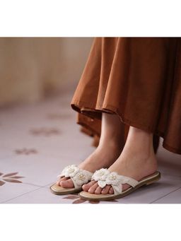 CHLLEN - White Floral Embellished Flats