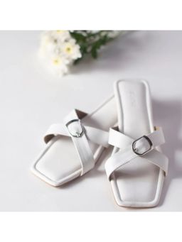 AUZORI - Fearless White Buckle Sandals
