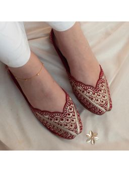 AUZORI - Gulnaar Red Handcrafted Zari Juttis