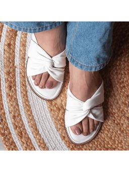 AUZORI - Sassy Twisted White Flats