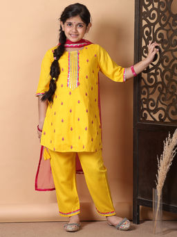 Kinder Kids - Girls Yellow Printed Cotton Kurta and Pant with Dupatta
