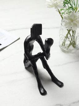 De Maison Decor - Pensive Reader in Black