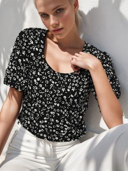 RARE - Casual Black Colour Square Neck Printed Crop Top