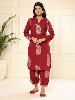 Aravalii - Women Red Paisley Printed Kurta with Pant (Set of 2)