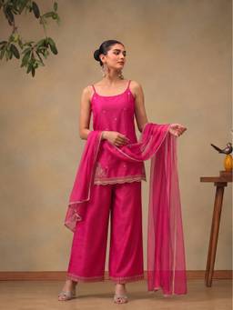 Bani Women - Pink Sleeveless Straight Kurti with Pant and Dupatta