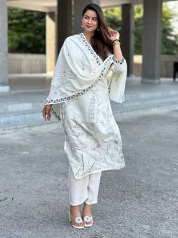 VredeVogel - White Silk Blend Embroidered Straight Kurta with Pant and Dupatta