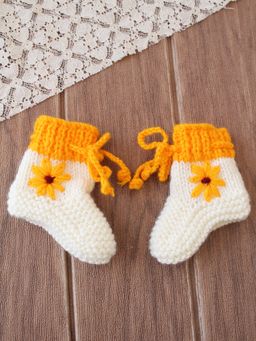 Woonie - Knit Ankel Length Socks Floral Embroidered - Cream