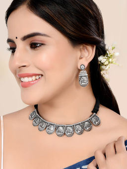 Voylla - Morni Vannamayil Necklace Set