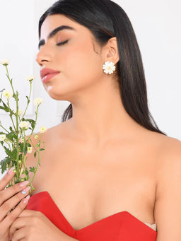 Voylla - Flower Fantasy Pure Elegance Daisy White Ear Studs