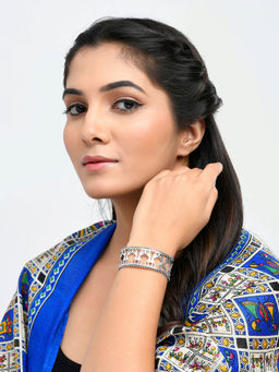 Voylla - Warli Thumakda London Thumakda Cuff