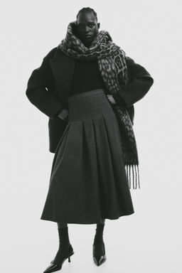 H&M - Women Grey Fringed Scarf