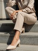 Cream color option, Currently selected