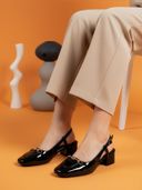 Black color option, Sold out, Currently selected