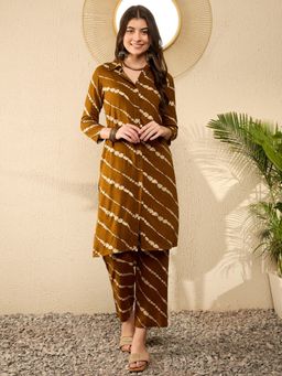 Vaamsi - Women Mustard Rayon Blend Printed Kurta and Pant (Set of 2)