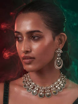 Auraa Trends - Emerald Baguette Kundan Choker with Circular Drop Earrings