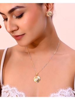 VOJ - White And Yellow Gold Plated Chain With Flower Shaped Pendant and Earrings