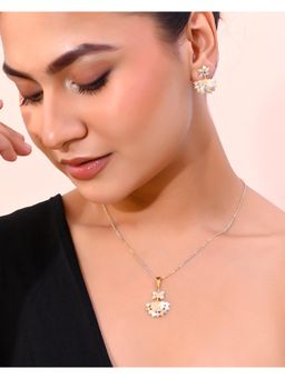 VOJ - White And Yellow Gold Plated Chain With Leaf Shaped Pendant And Leaf Shaped Earrings
