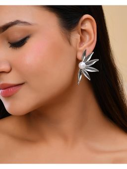 VOJ - Silver Plated Stainless Steel Pearl Flower Shaped Studs