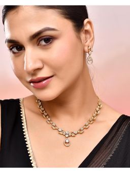 VOJ - Gold Plated Floral Shaped Ad Studded Elegant Jewellery Set