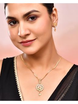 VOJ - Gold Plated Floral Shaped Ad Stone Studded Chain Set