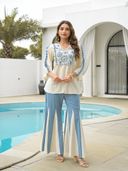 Off White color option, Currently selected