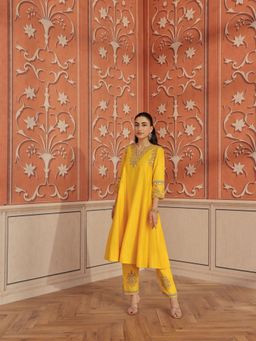 DOHR INDIA - Lehar Yellow Mirror Work Handcrafted Kurta and Pant
