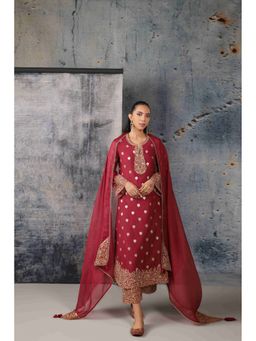 Label Niti Bothra - Mehrang Maroon Farshi Kurta Pant with Dupatta and Inner