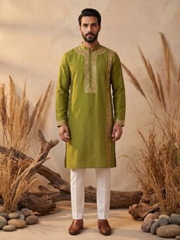 ETHNIC BAY - Men Green Silk Blend Full Sleeves Kurta with Pant