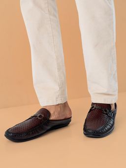 REGAL - Brown Men Stylish Textured Buckled Mules