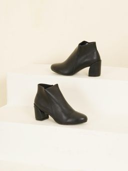 Sherrif Shoes - Women Black Solid Casual Boots