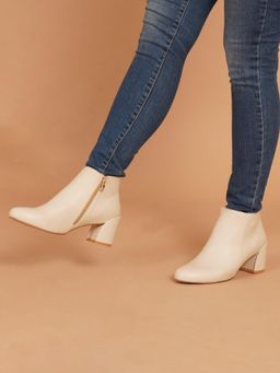 Sherrif Shoes - Women Cream Solid Casual Boots