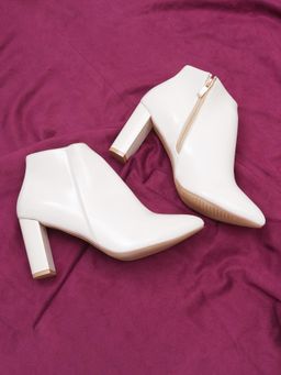 Sherrif Shoes - Women Off White Solid Casual Boots